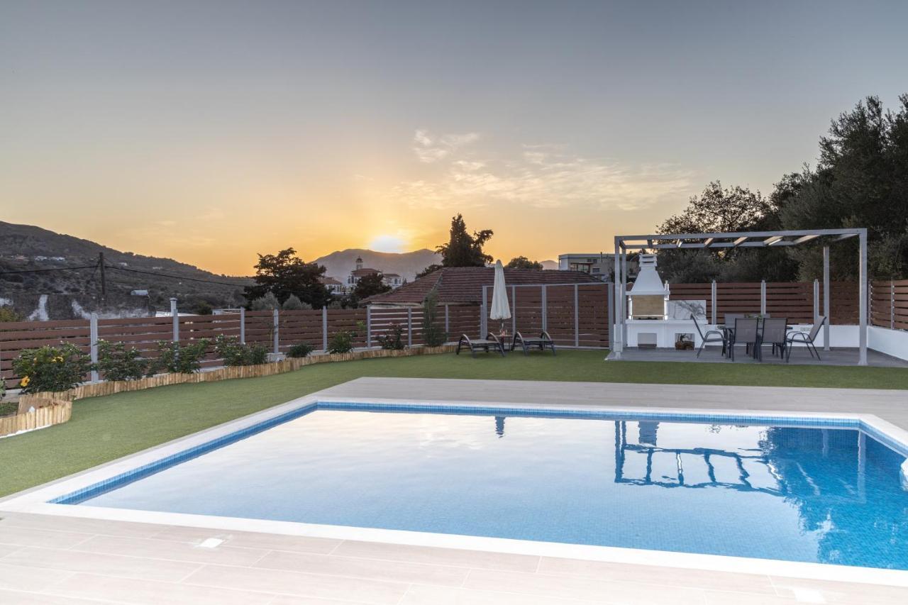 Villa Neonis Spilion ภายนอก รูปภาพ